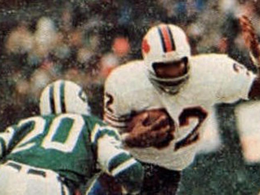 Buffalo Bills' running back O.J. Simpson rushing the ball against the New York Jets on December 16, 1973