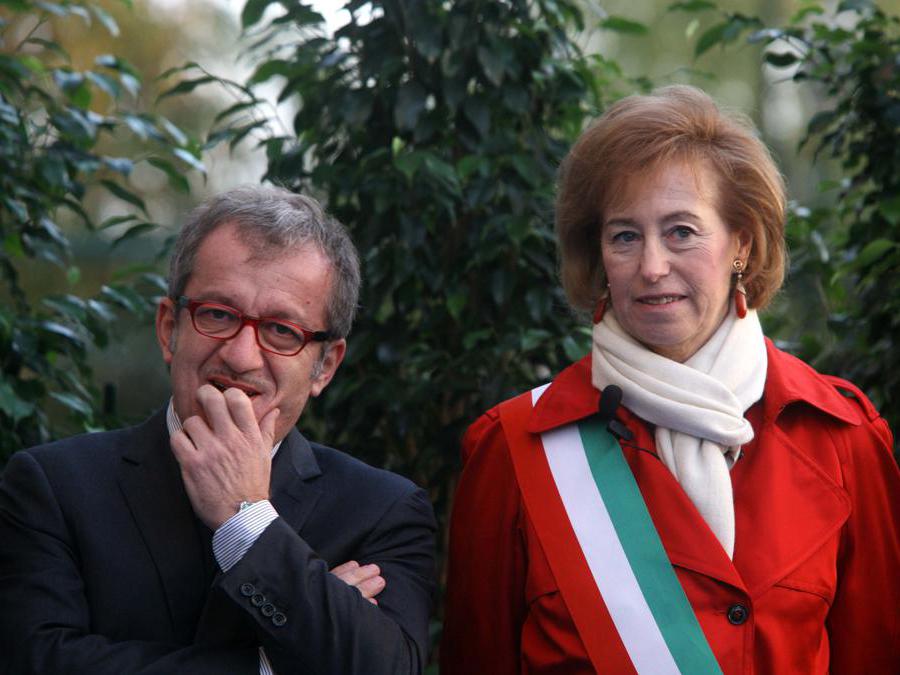 2010. Roberto Maroni con Letizia Moratti (Foto Italy Photo Press / Saverio Scattarelli) 