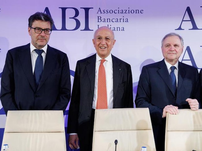 Assemblea Abi, sfila il gotha della finanza e della politica