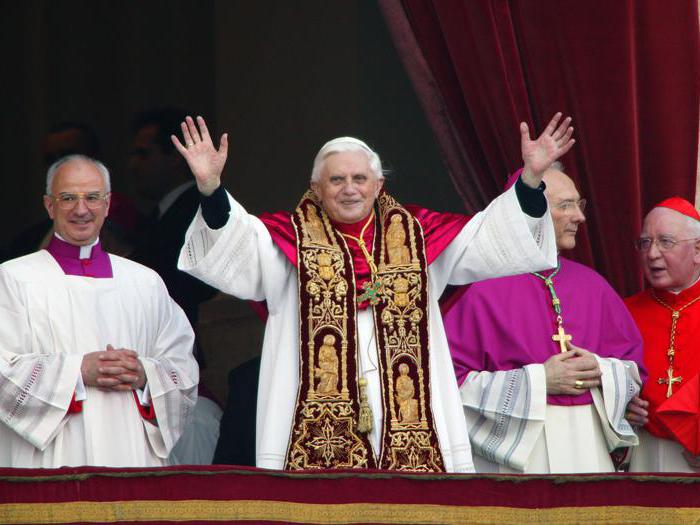 Benedetto XVI, dall'elezione alle dimissioni a sorpresa 