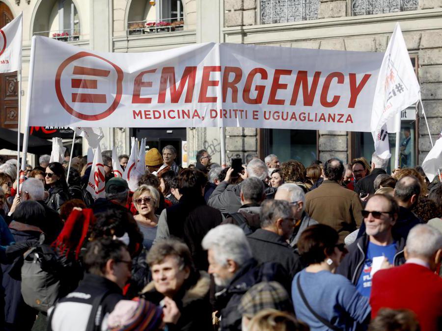 Milano. Il corteo 'La strage di migranti a Cutro è una strage di stato!' organizzata da Le compagne e i compagni del Csa Vittoria a Milano, 04 marzo 2023 (Ansa/Mourad Balti Touati)
