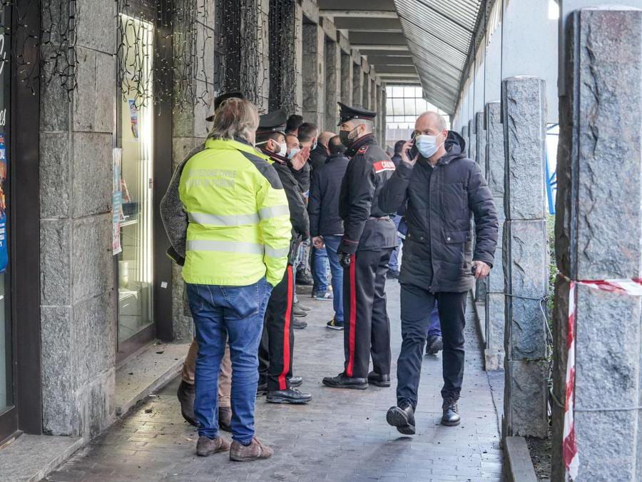 Crollo di una gru in via Genova, due morti tra gli operai, 18 dicembre 2021. ANSA/JESSICA PASQUALON