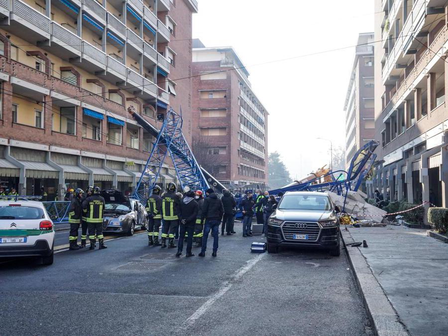 Crollo di una gru in via Genova, tre morti tra gli operai, Torino, 18 dicembre 2021. ANSA/JESSICA PASQUALON
