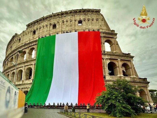 Festa della Repubblica, Mattarella all’Altare della Patria