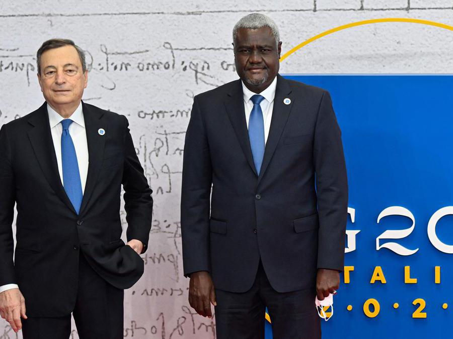  Mario Draghi con il Presidente della Commisione dell’Unione Africana, Moussa Faki  (Photo by Alberto PIZZOLI / AFP)
