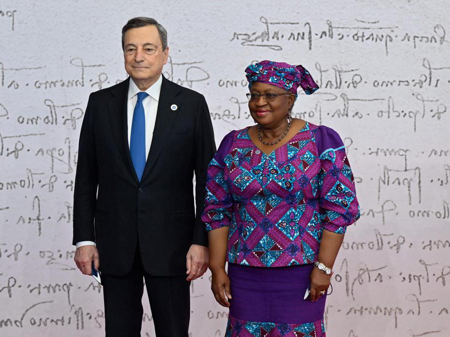  Mario Draghi con il direttore generale dell’Organizzazione mondiale del Turismo (WTO), Ngozi Okonjo-Iweala