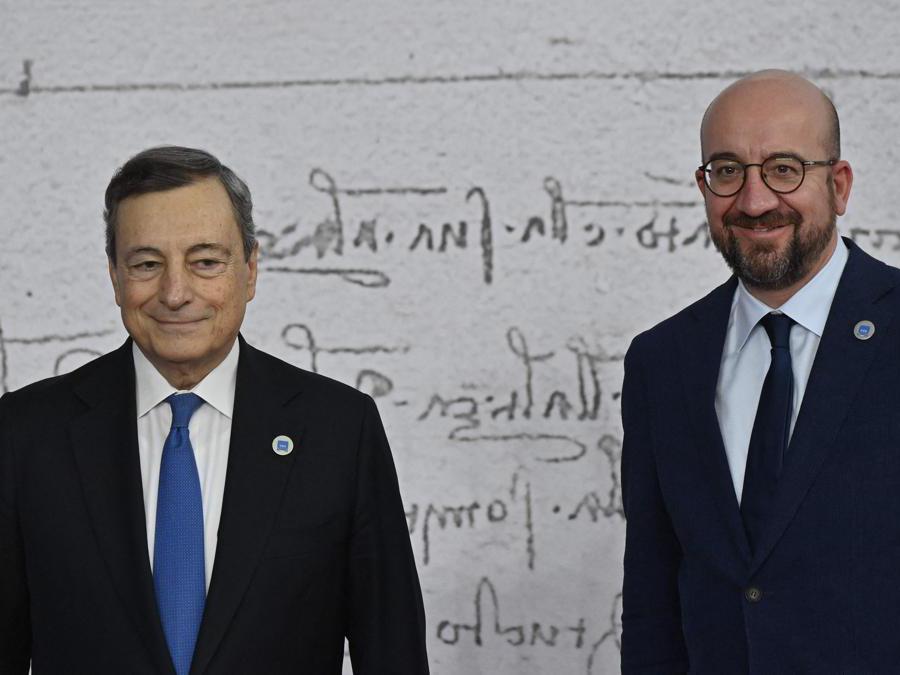  Mario Draghi con il Presidente della Commissione Europea Charles Michel  (Photo by Alberto PIZZOLI / AFP)
