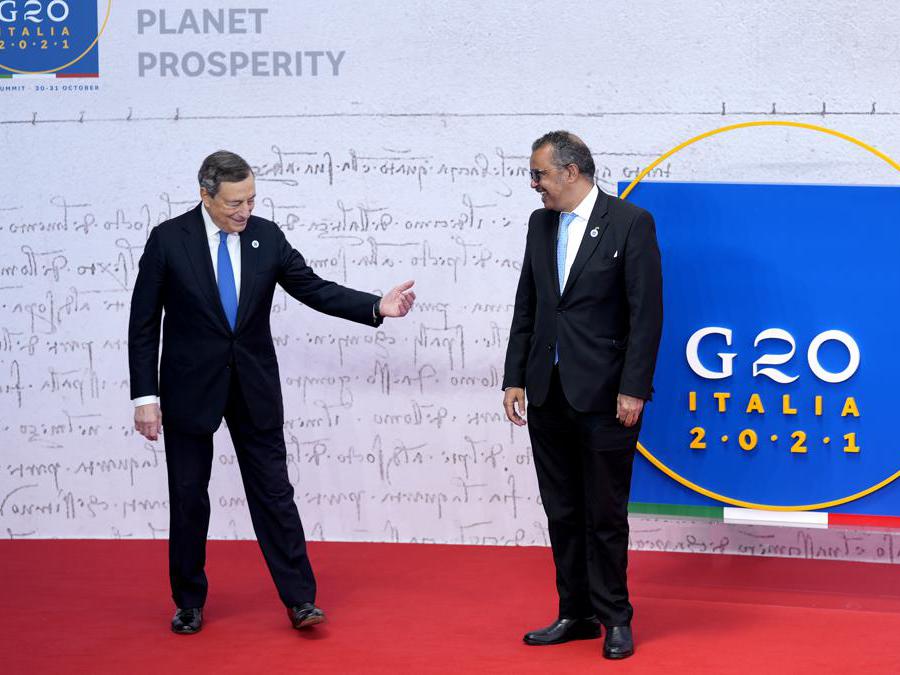 Draghi con Tedros Adhanom Ghebreyesus Organizzazione Mondiale della salute (Oms) (AP Photo/Domenico Stinellis)