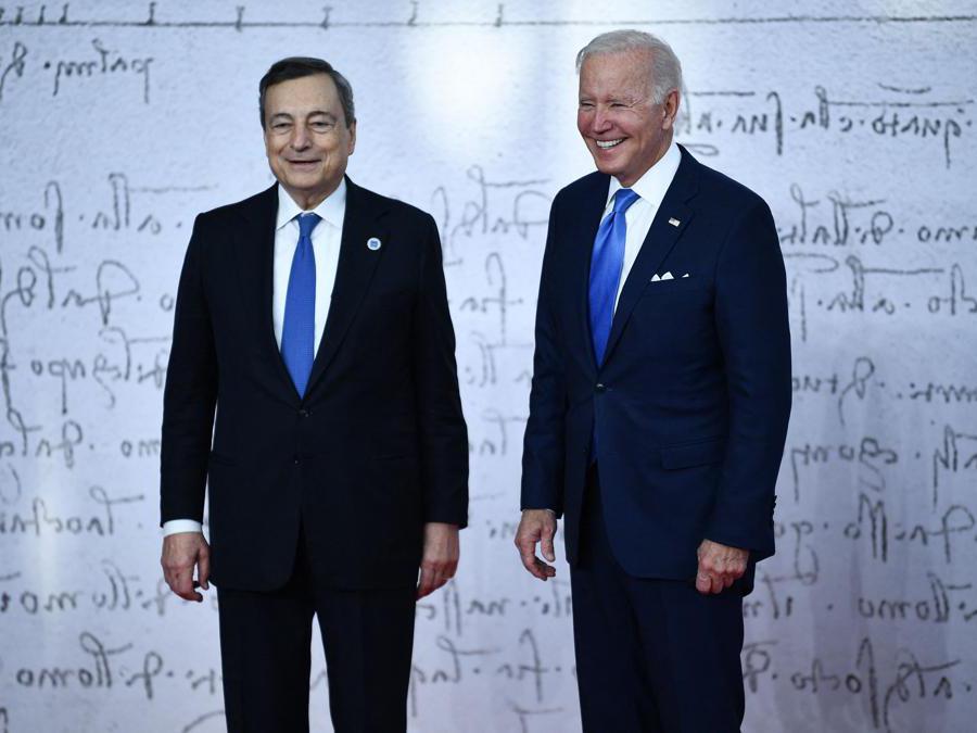  Mario Draghi (con il presidente degli Stati Uniti Joe Biden  (Photo by Brendan Smialowski / POOL / AFP)