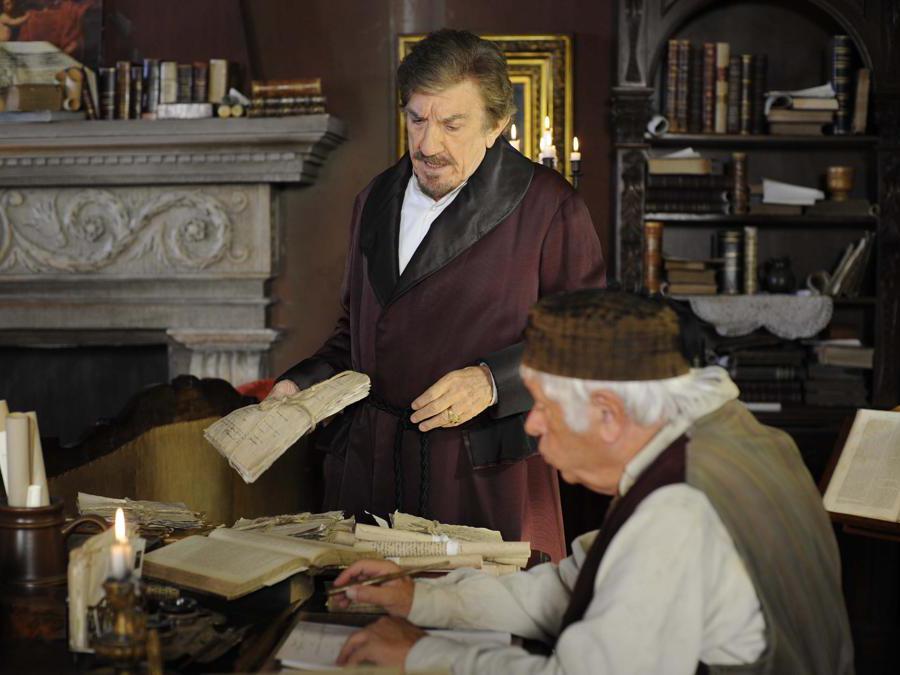 04/04/2013 Roma , Foto di scena della fiction : L'Ultimo Papa Re - nella foto Lino Toffolo e Gigi Proietti (Foto IPP)