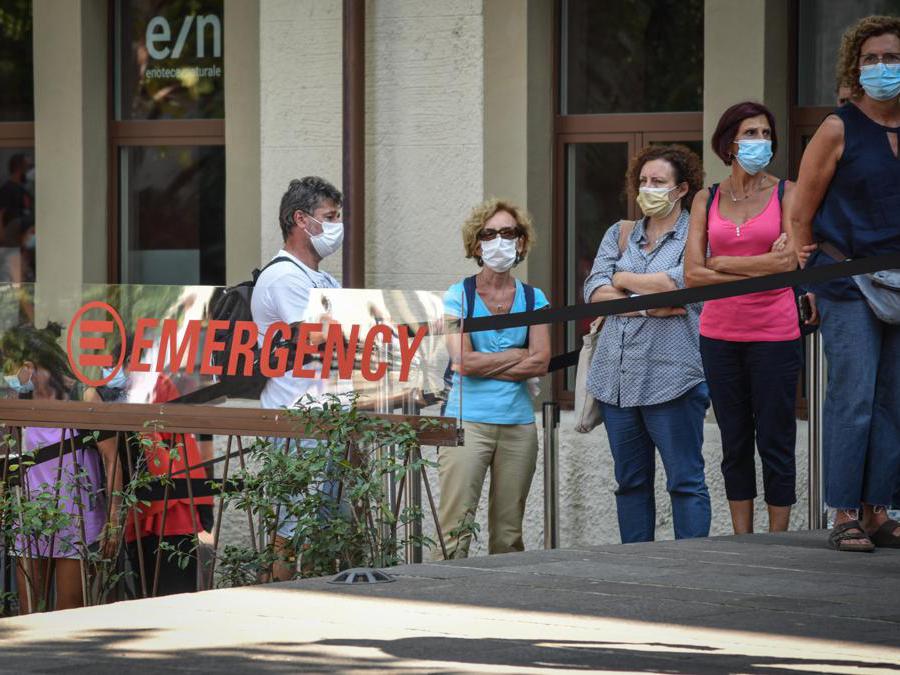 Sede di Emergency - camera ardente per Gino Strada ANSA/MATTEO CORNER