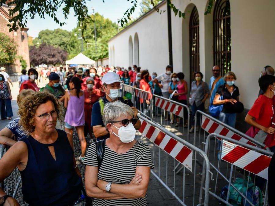 Milano , Camera ardente di Gino Strada presso la sede di Emergency in via santa croce Photo Claudio Furlan/LaPresse 