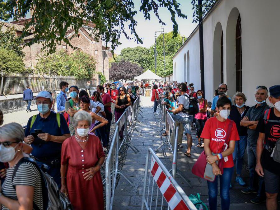 Milano , Camera ardente di Gino Strada presso la sede di Emergency in via santa croce Photo Claudio Furlan/LaPresse 