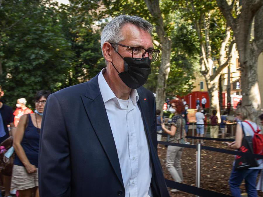 Maurizio Landini alla camera ardente per Gino Strada alla sede di Emergency -