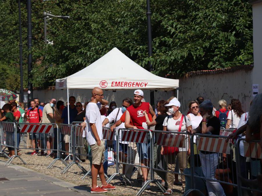 Sede di Emergency - camera ardente per Gino Strada 
