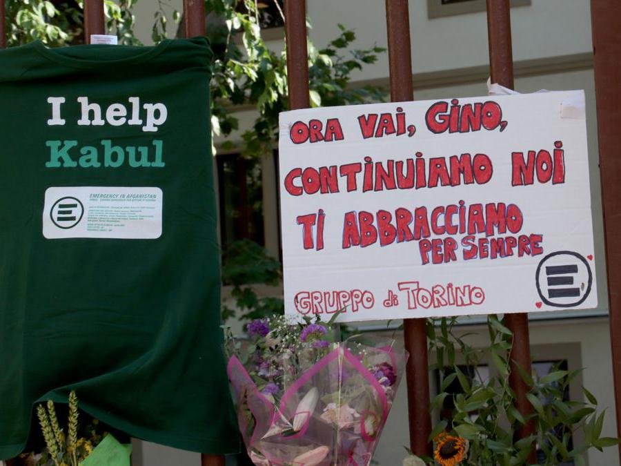 Sede di Emergency - camera ardente per Gino Strada 