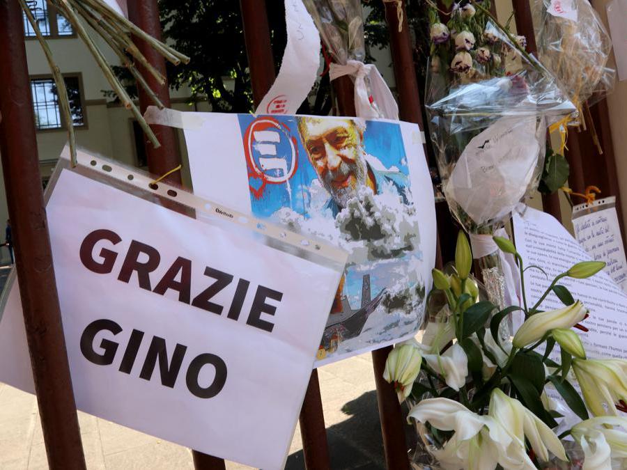 Sede di Emergency - camera ardente per Gino Strada