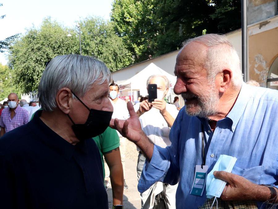 Sede di emergency - camera ardente per Gino Strada - Don Ciotti e Mario Capanna 