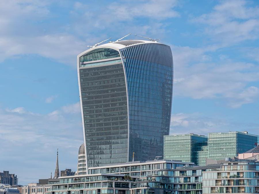 20 Fenchurch Street (Walkie Talkie building). 160 m. AdobeStock