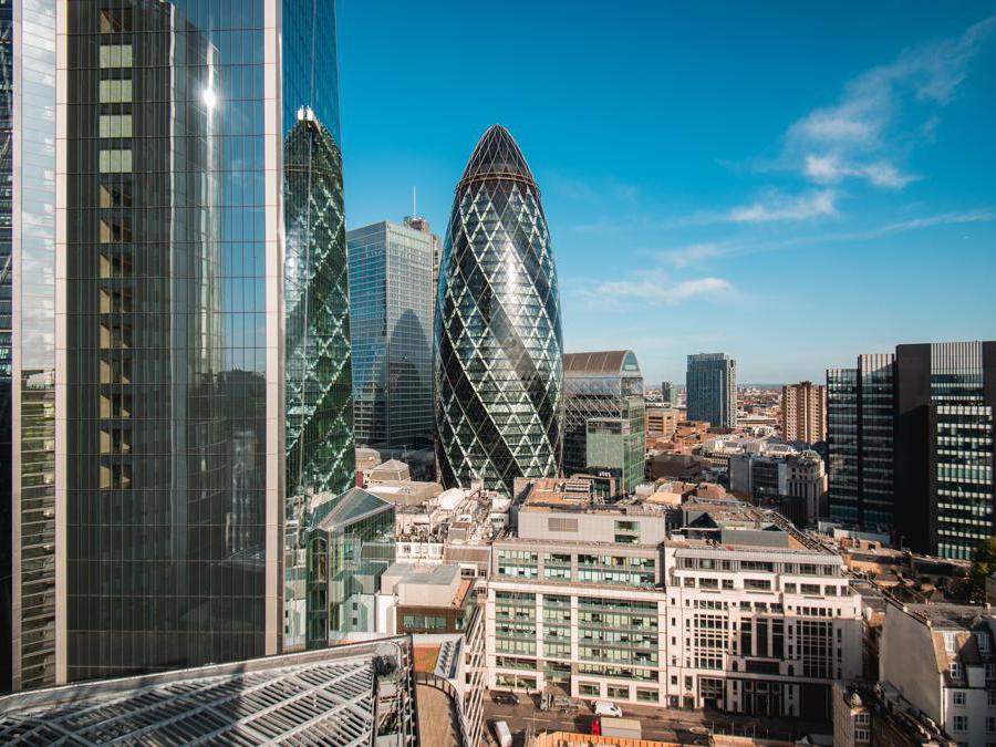 30 St Mary Axe. 180 m. (AdobeStock)