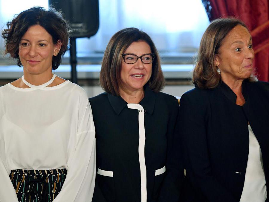Da sinistra: il ministro per l'innovazione tecnologica Paola Pisano, il ministro delle Infrastrutture e dei trasporti Paola De Micheli e il ministro degli Interni Luciana Lamorgese. (Photo by Andreas SOLARO / AFP)