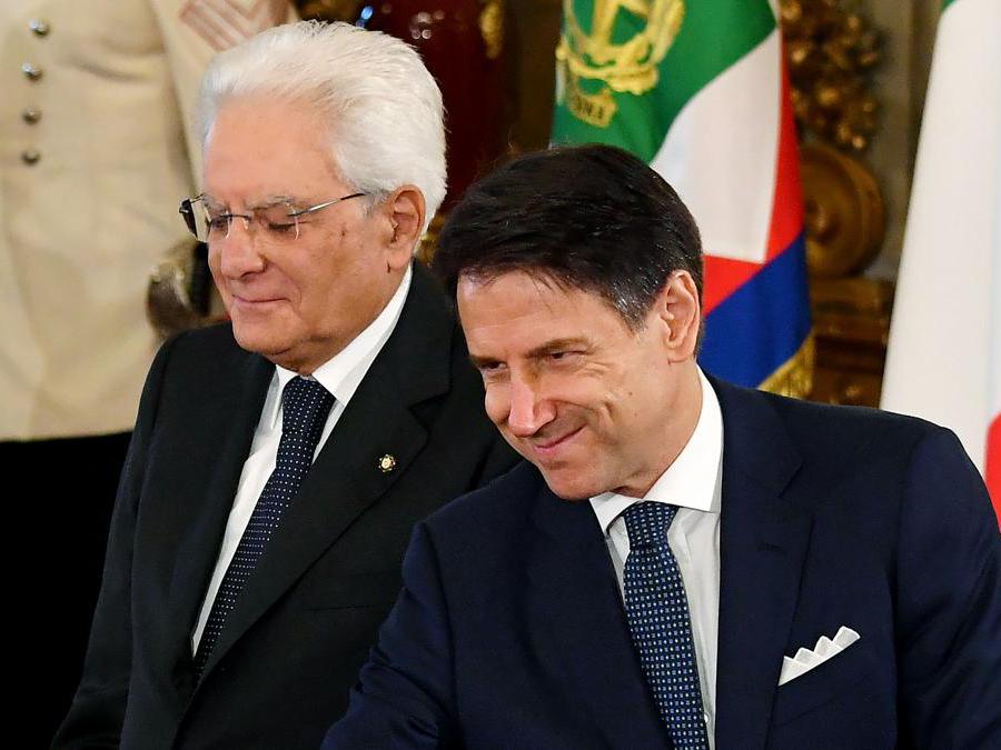 Il presidente della Repubblica Sergio Mattarella (sinistra) e il Primo Ministro Giuseppe Conte. (Photo by Andreas SOLARO / AFP)