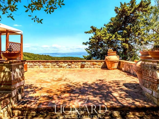 In vendita la villa di Raffaella Carrà all’Argentario