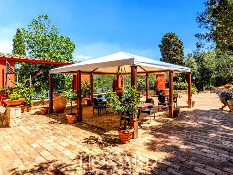 Courtesy by Lionard Luxury Estate 