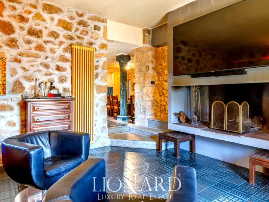 Courtesy by Lionard Luxury Estate 