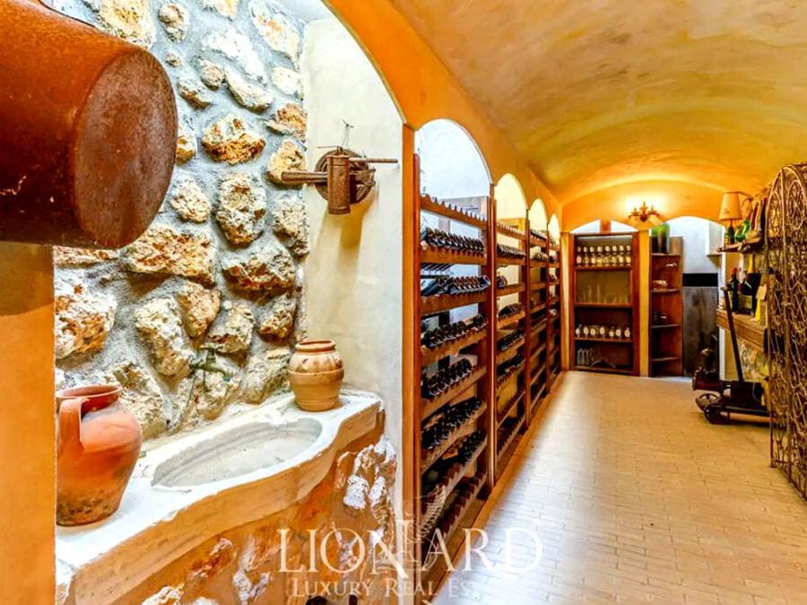 Courtesy by Lionard Luxury Estate 