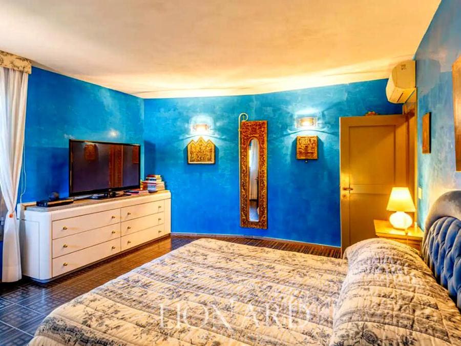 Courtesy by Lionard Luxury Estate 