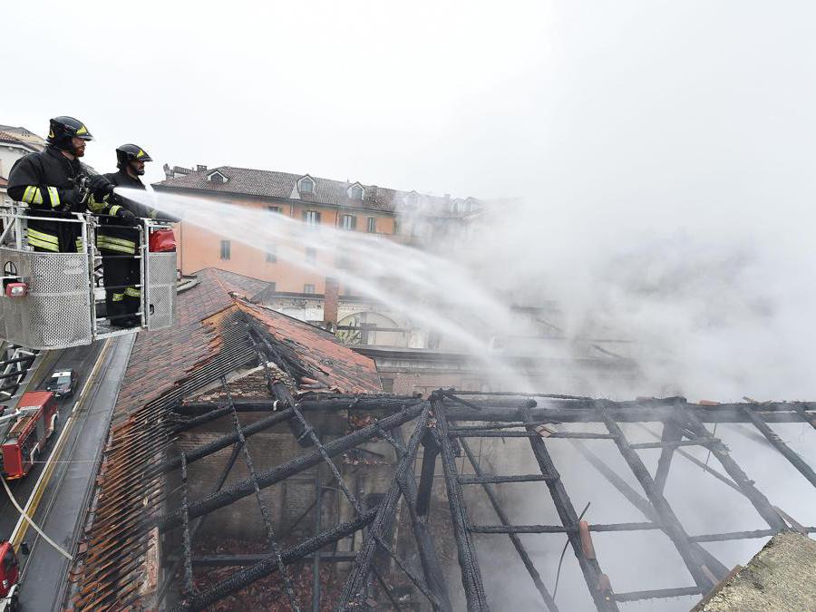 Incendio Oggi Torino / Corso Ferrucci Torino, incendio ...