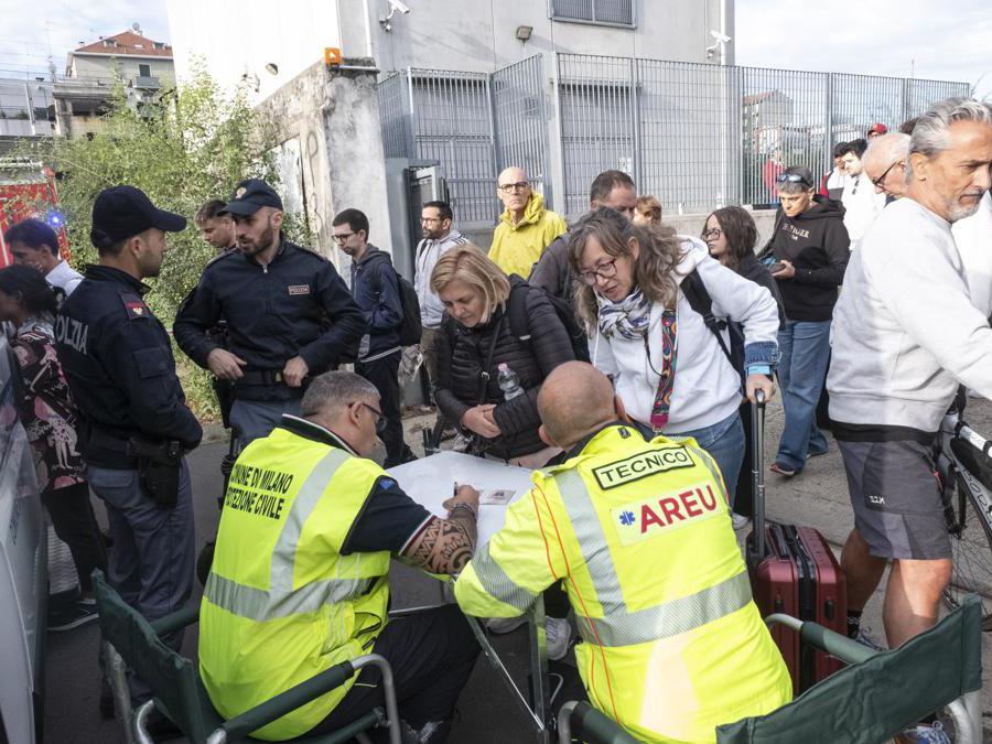 Viale Sarca, Fulvio testi. Deragliamento di un treno a seguito dell'impatto con un vagone merce. Nessuna vittima. - Cronaca- Milano, Italia - Venerdì 13 settembre 2024. (Foto Alessandro Cimma/Lapresse)