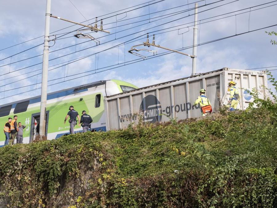 Viale Sarca, Fulvio testi. Deragliamento di un treno a seguito dell'impatto con un vagone merce. Nessuna vittima. - Cronaca- Milano, Italia - Venerdì 13 settembre 2024. (Foto Alessandro Cimma/Lapresse)