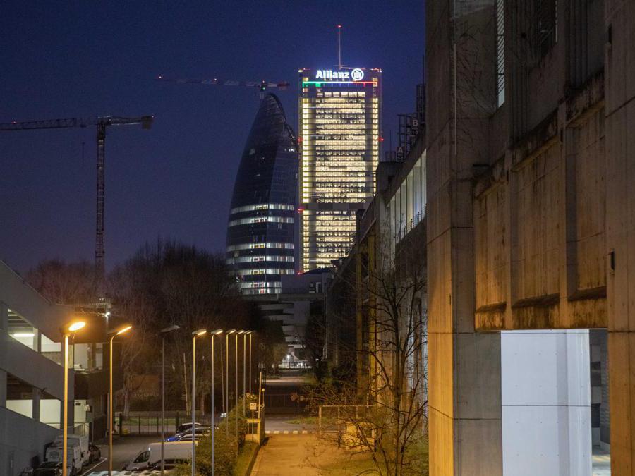Torre Allianz a Milano (Imagoeconomica)
