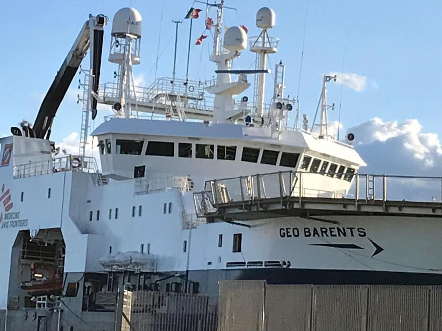 The Geo Barents, search and rescue ship of Doctors Without Borders (Medici Senza Frontiere), with 572 shipwrecked on board, has arrived in the port of Catania, Sicily island, southern Italy, 06 November 2022. The ship, as reported by the NGO, has received the authorization from the Italian authorities to assess the cases of vulnerability on board. This is the second ship present in the port of Catania: last night the Humanity 1 docked in the eastern pier, carrying 179 migrants, of which 144 disembarked following the inspection on board. ANSA/ORIETTA SCARDINO