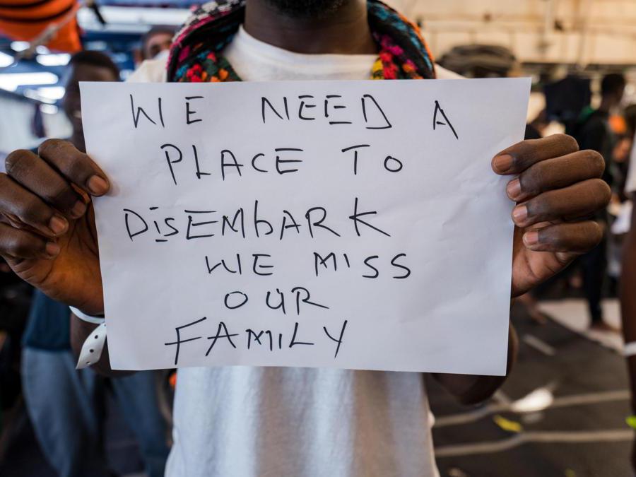 La vita nei giorni scorsi a bordo di Humanity 1, della ong ’Sos Humanity’, prima dell’approdo di ieri sera nel porto di Catania. ANSA/CAMILLA KRANZUSCH-SOS HUMANITY
