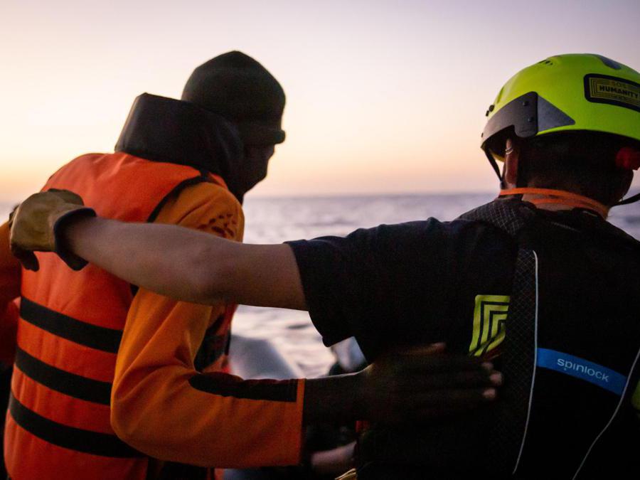 La vita nei giorni scorsi a bordo di Humanity 1, della ong ’Sos Humanity’, prima dell’approdo di ieri sera nel porto di Catania. ANSA/MAX CAVALLARI-SOS HUMANITY
