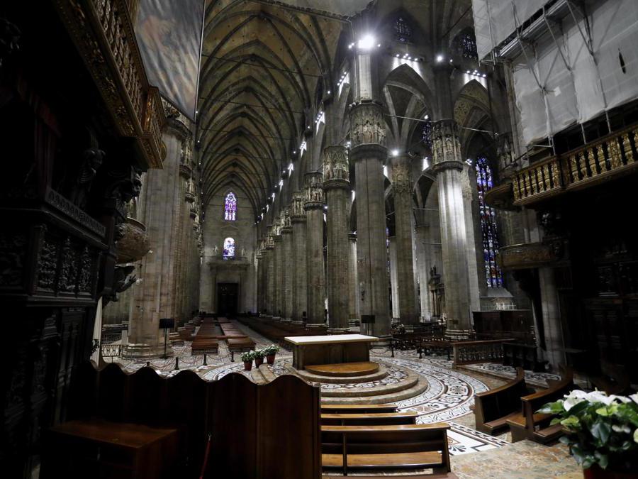 Cattedrale del Duomo durante la fase 2 dell'emergenza Coronavirus a Milano, 18 maggio 2020.ANSA/Mourad Balti Touati