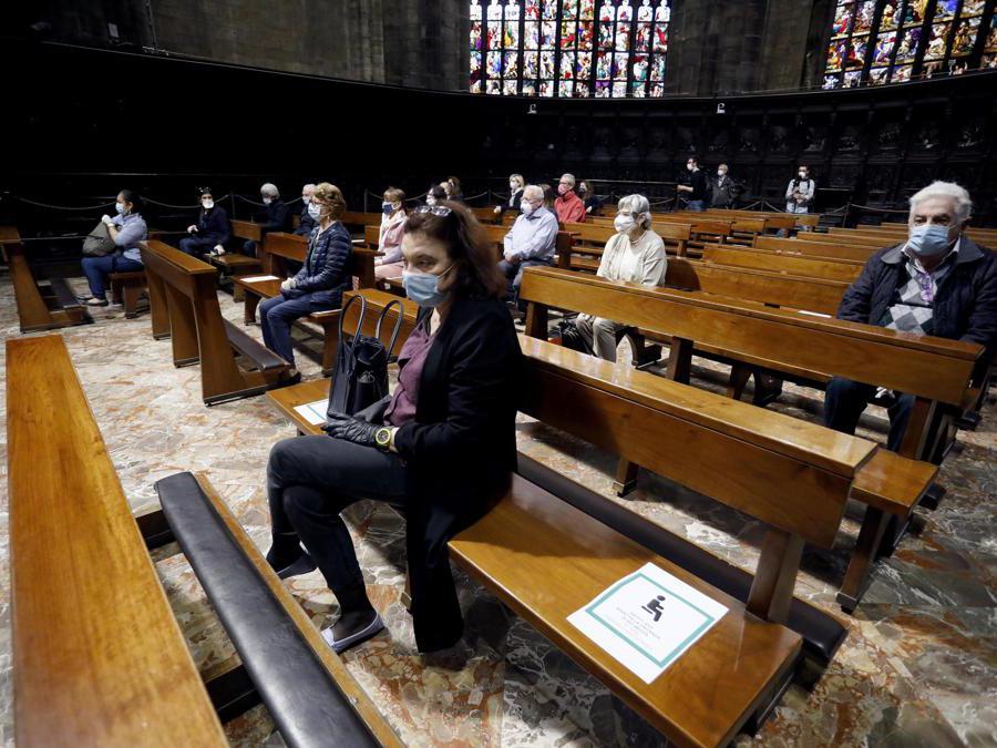 Celebrazione della prima messa in Duomo durante la fase 2 dell'emergenza Coronavirus a Milano, 18 maggio 2020.ANSA/Mourad Balti Touati