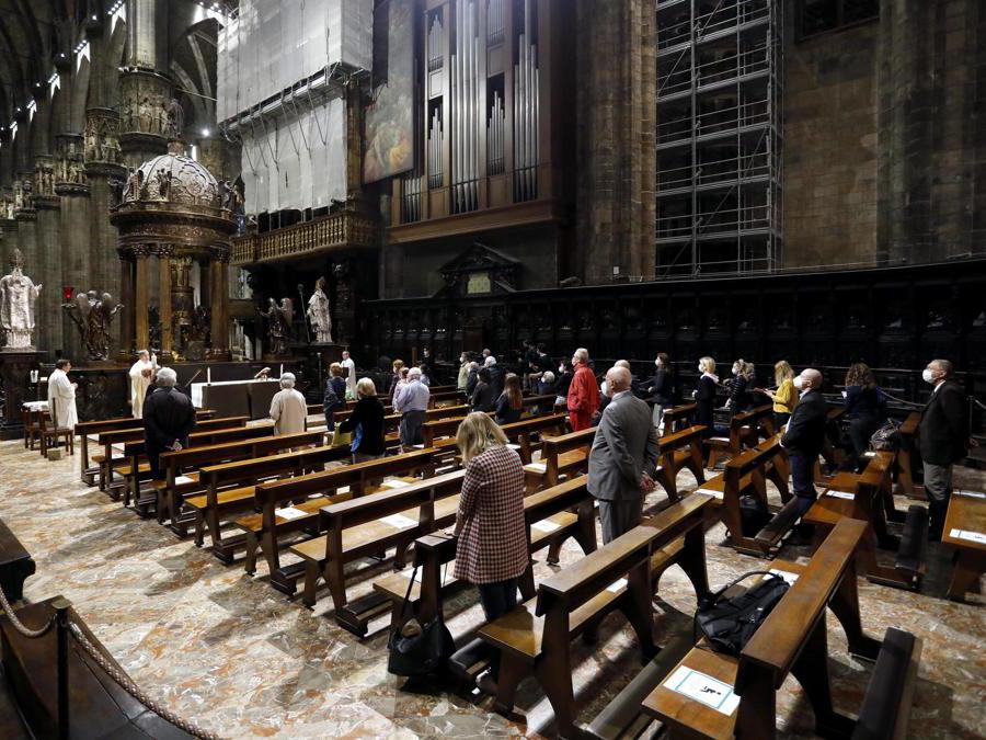 Celebrazione della prima messa in Duomo durante la fase 2 dell'emergenza Coronavirus a Milano, 18 maggio 2020.ANSA/Mourad Balti Touati