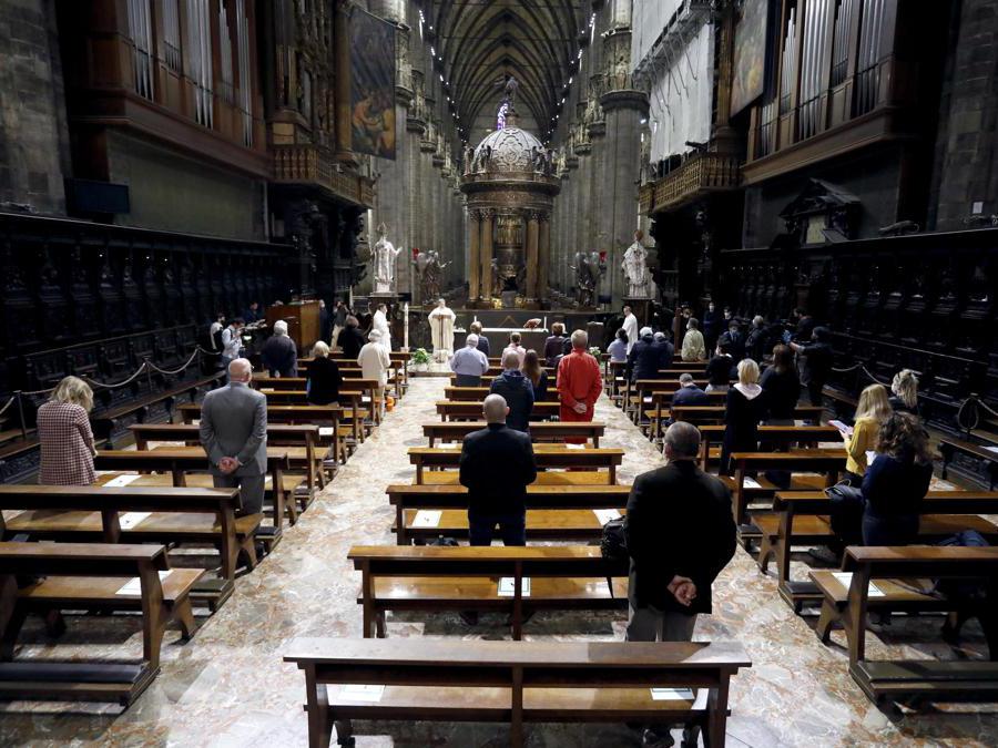 Celebrazione della prima messa in Duomo durante la fase 2 dell'emergenza Coronavirus a Milano, 18 maggio 2020.ANSA/Mourad Balti Touati