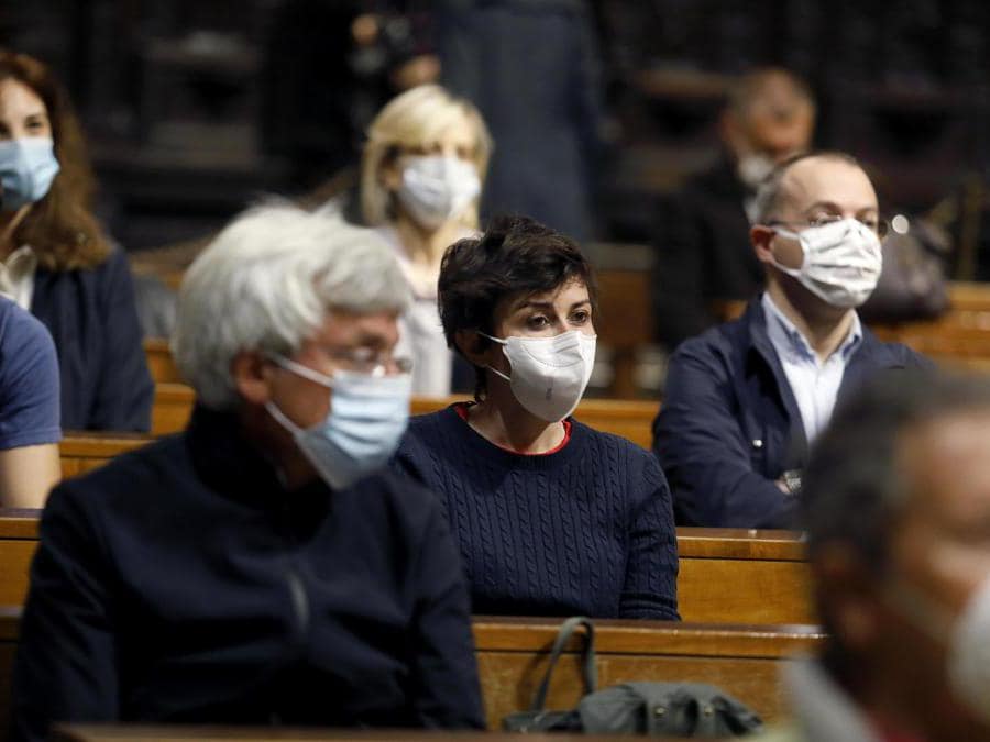 Celebrazione della prima messa in Duomo durante la fase 2 dell'emergenza Coronavirus a Milano, 18 maggio 2020.ANSA/Mourad Balti Touati