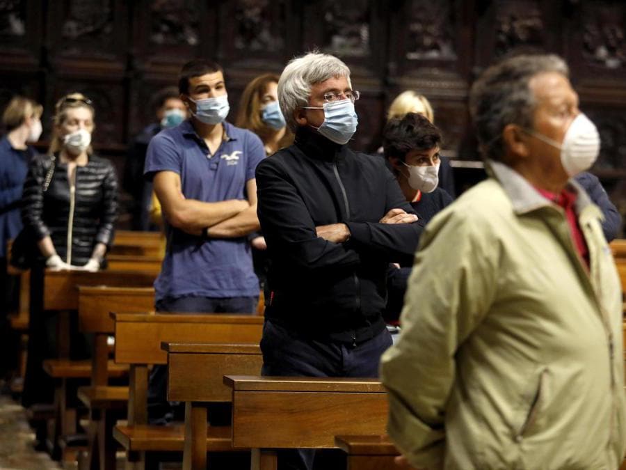 Celebrazione della prima messa in Duomo durante la fase 2 dell'emergenza Coronavirus a Milano, 18 maggio 2020.ANSA/Mourad Balti Touati