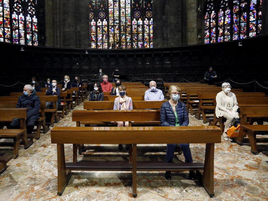 Celebrazione della prima messa in Duomo durante la fase 2 dell'emergenza Coronavirus a Milano, 18 maggio 2020.ANSA/Mourad Balti Touati