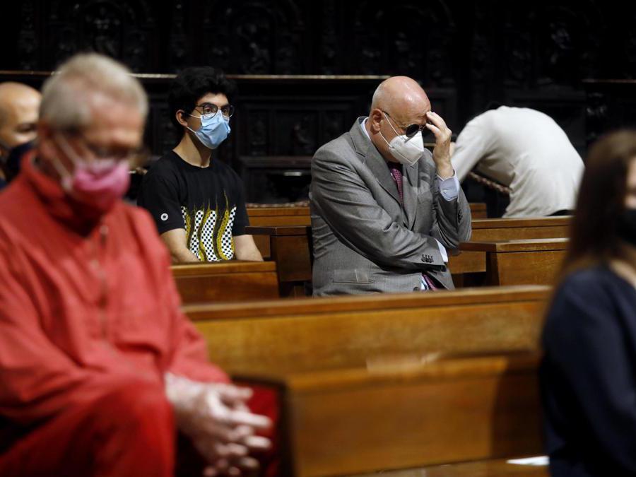 Celebrazione della prima messa in Duomo durante la fase 2 dell'emergenza Coronavirus a Milano, 18 maggio 2020.ANSA/Mourad Balti Touati