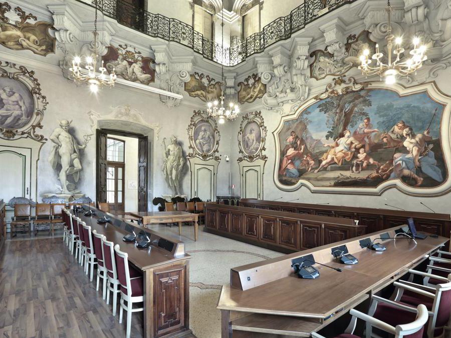 Pavia, Palazzo Mezzabarba sala da ballo (FOTO Morelli Mesturini FMP © FAI)
