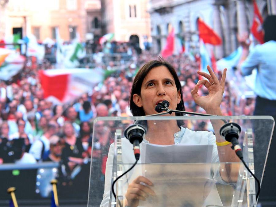 Le Opposizioni In Piazza A Roma Contro Il Premierato. L’abbraccio Tra ...