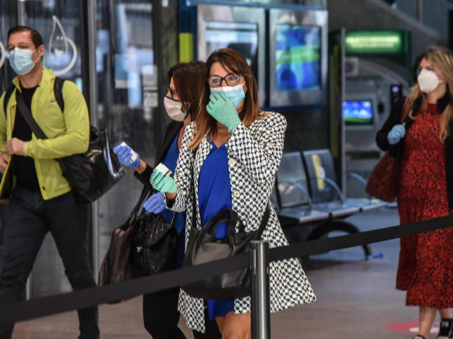 L’arrivo dei pendolari alla stazione Cadorna nel giorno della rpartenza dopo il lockdown a causa del coronavirus Covid-19, Milano, 18 maggio 2020. Ansa/Matteo Corner