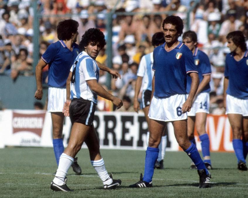 Diego Armando Maradona e Claudio Gentile ai Mondiali di Calcio nel 1982 (Sabattini/IPP)